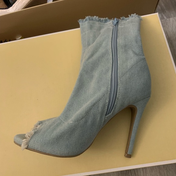 Woman’s heals - Picture 3 of 16